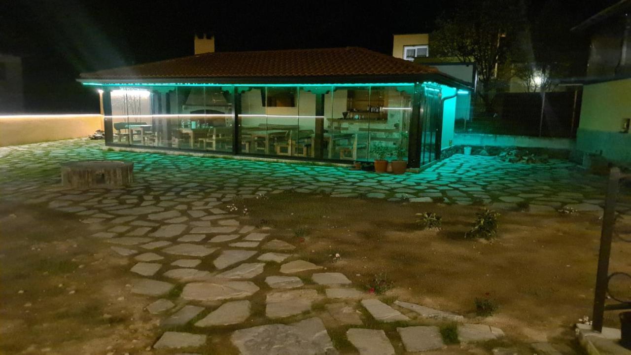 סמוליאן Guesthouse Nefertiti מראה חיצוני תמונה