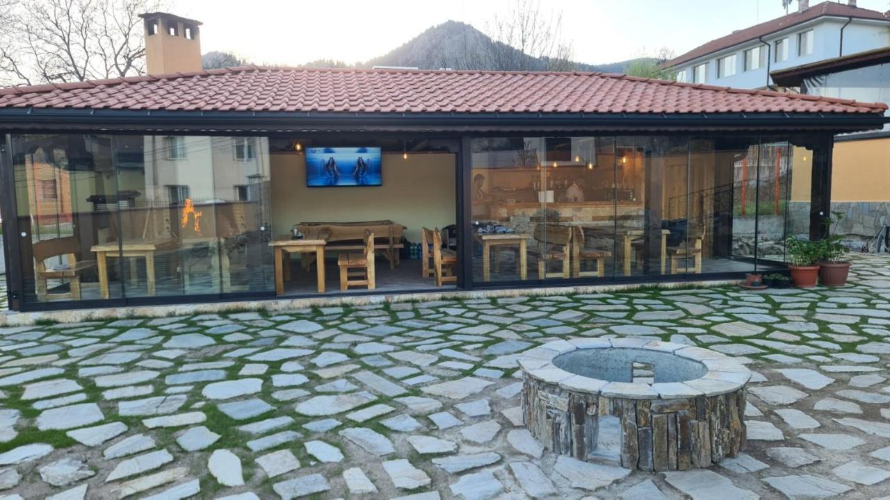 סמוליאן Guesthouse Nefertiti מראה חיצוני תמונה