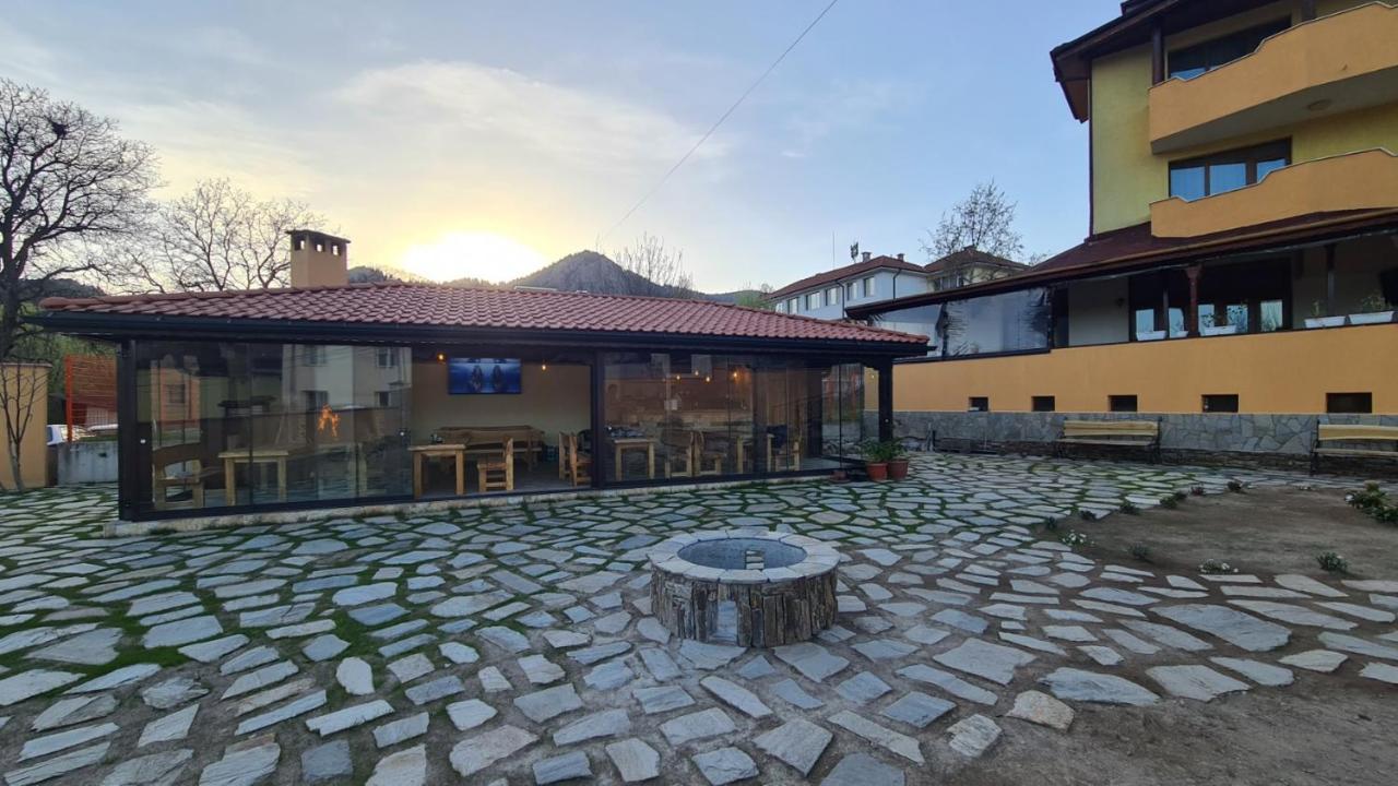 סמוליאן Guesthouse Nefertiti מראה חיצוני תמונה