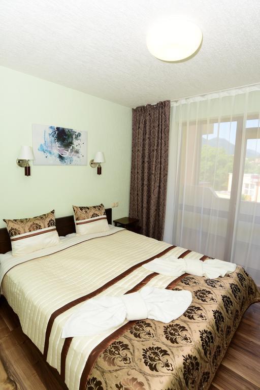סמוליאן Guesthouse Nefertiti מראה חיצוני תמונה